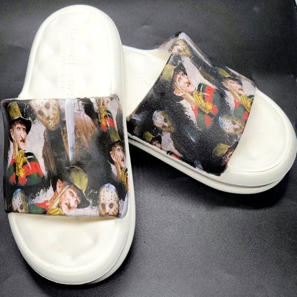 J Beach Slides Customized With Jason VS Freddy Graphics Sz 7 Women - Picture 3 of 6